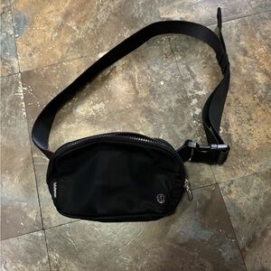 Lululemon everywhere belt bag